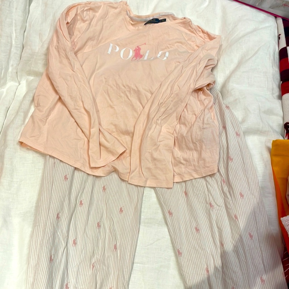 Pyjama POLO rose chandail taille: XL ENFANT pantalons taille: XS FEMME